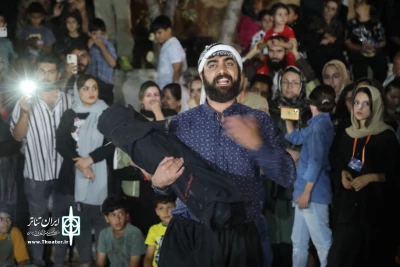 نمایش خیابانی «پاپتی» در سطح شهر بانه اجرا شد