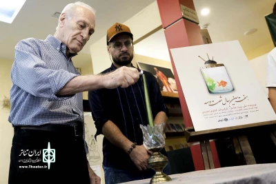 در تماشاخانه سنگلج

آیین شب‌چراغ «هفت‌سین سال 63» در سنگلج برگزار شد