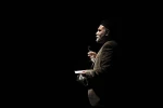 امیر دژاکام «دایره گچی قفقازی» را به صحنه می‌برد 2