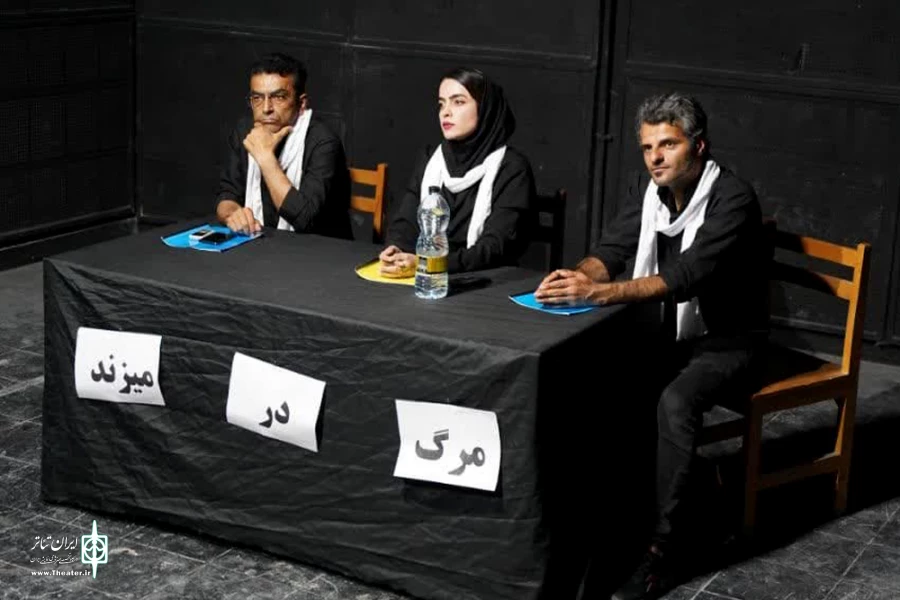 اجرای نمایشنامه خوانی «مرگ در میزند» در ایذه 2