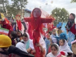 آغاز هفدهمین جشنواره تئاتر خیابانی مریوان با شادپیمایی در سطح شهر و استقبال گسترده مردم 3