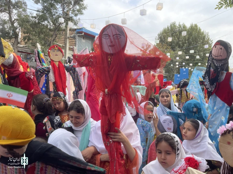 آغاز هفدهمین جشنواره تئاتر خیابانی مریوان با شادپیمایی در سطح شهر و استقبال گسترده مردم 3