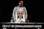سگ نگهبان و درختی در باغ