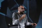 نشست نقش بازیگر در تئاتر حرفه ای