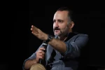 نشست نقش بازیگر در تئاتر حرفه ای