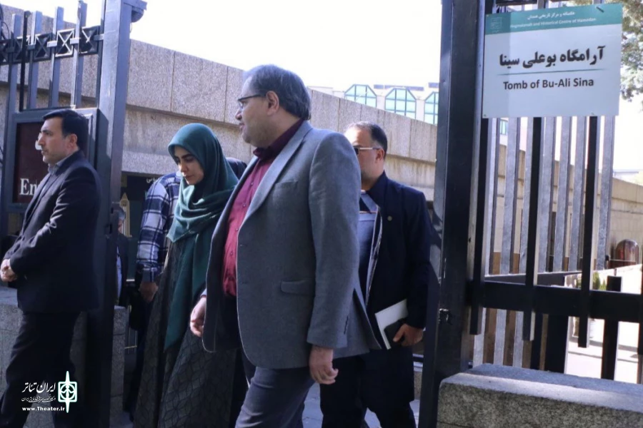معاون امور هنری وزیر فرهنگ به تماشای آثار جشنواره تئاتر کودک و نوجوان همدان نشست  4