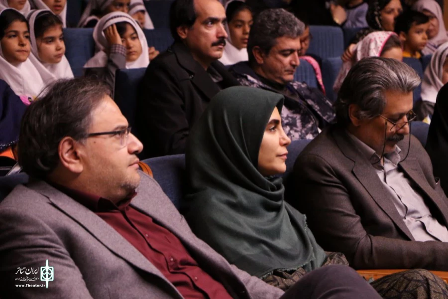 معاون امور هنری وزیر فرهنگ به تماشای آثار جشنواره تئاتر کودک و نوجوان همدان نشست  7