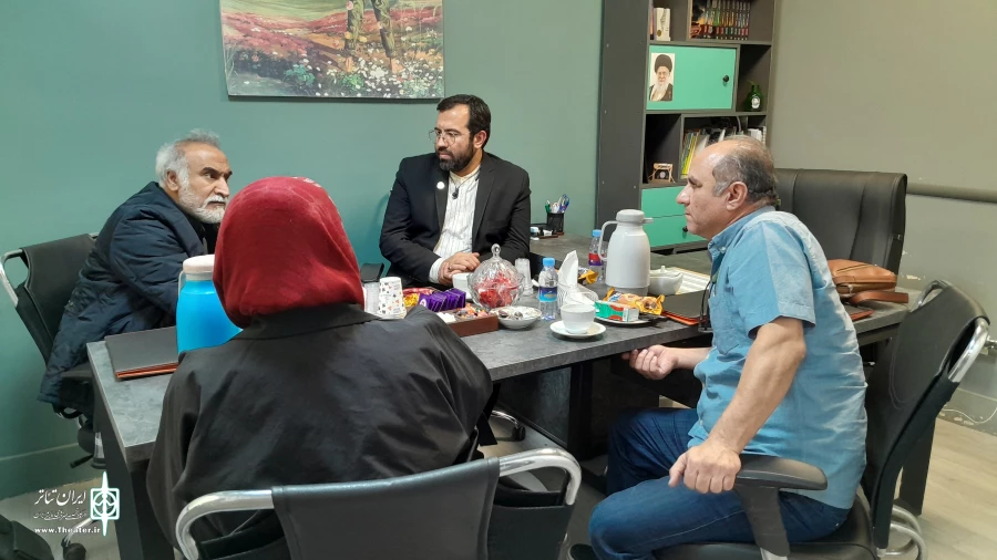 مدیرکل فرهنگ و ارشاد اسلامی استان تهران به تماشای آثار نشست 2