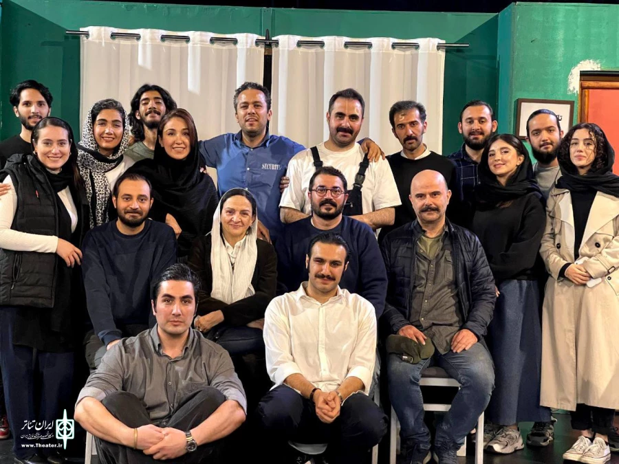 گلاب آدینه و علی مصفا به تماشای نمایش «بهمن» نشستند 2