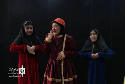 به کارگردانی میثم طاهری

ماه پیشونی و راز نخود در نجف آباد به روی صحنه رفت