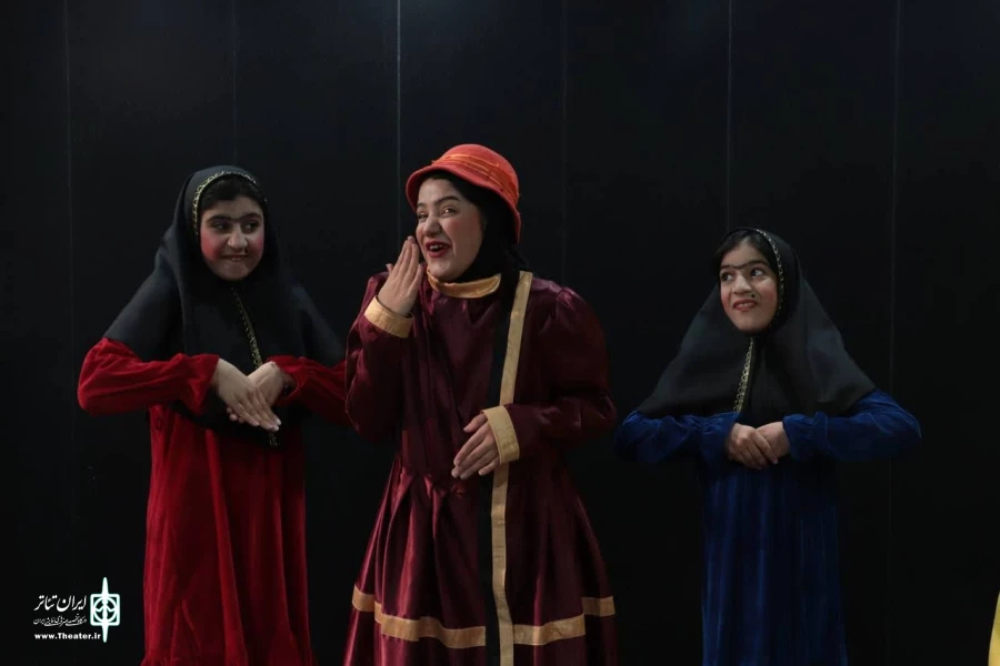 ماه پیشونی و راز نخود در نجف آباد به روی صحنه رفت. 2