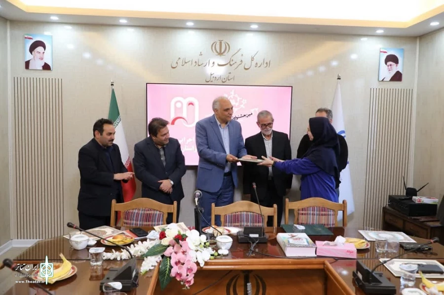 تجلیل از عوامل اجرایی جشنواره تئاتر استان اردبیل/ عکاس: ولی الله ارجمند