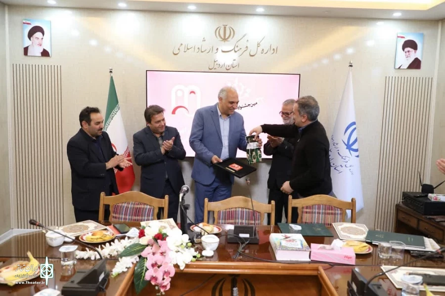 تجلیل از عوامل اجرایی جشنواره تئاتر استان اردبیل/ عکاس: ولی الله ارجمند