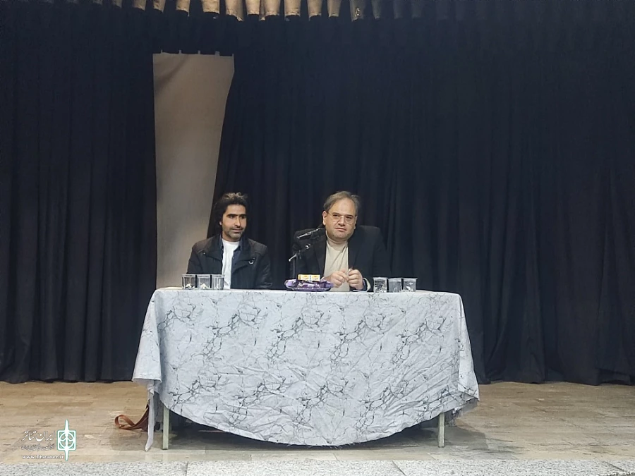 نشست صمیمی مدیر کل هنرهای نمایشی ایران با جمعی از هنرمندان تئاتر آذربایجان‌غربی برگزار شد.
 2