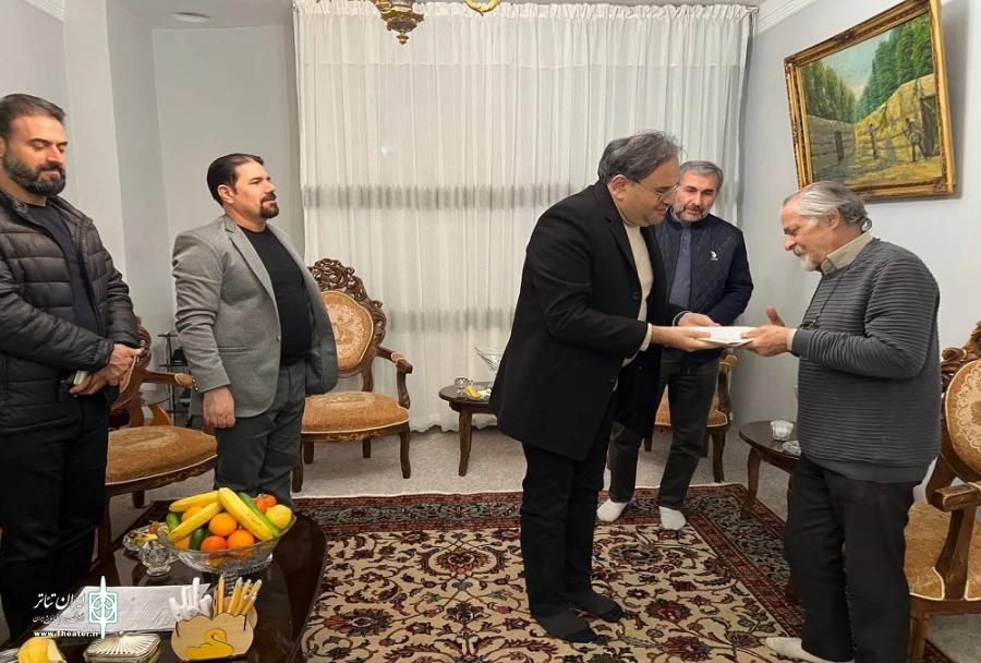 نشست صمیمی مدیر کل هنرهای نمایشی ایران با جمعی از هنرمندان تئاتر آذربایجان‌غربی برگزار شد.
 2