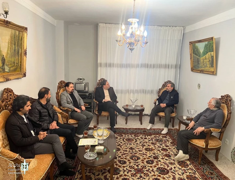 نشست صمیمی مدیر کل هنرهای نمایشی ایران با جمعی از هنرمندان تئاتر آذربایجان‌غربی برگزار شد.
 2