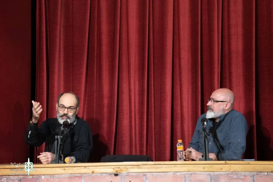 فیلم تئاتر «روز رستاخیز»؛ بازخوانی همکاری فرهاد مهندس‌پور و محمد چرم‌شیر با استفاده از ادبیات داستانی در تئاتر 2