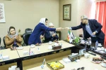 دیدار اتابک نادری با هنرمندان ازبک شرکت کننده در جشنواره عروسکی تهران-مبارک