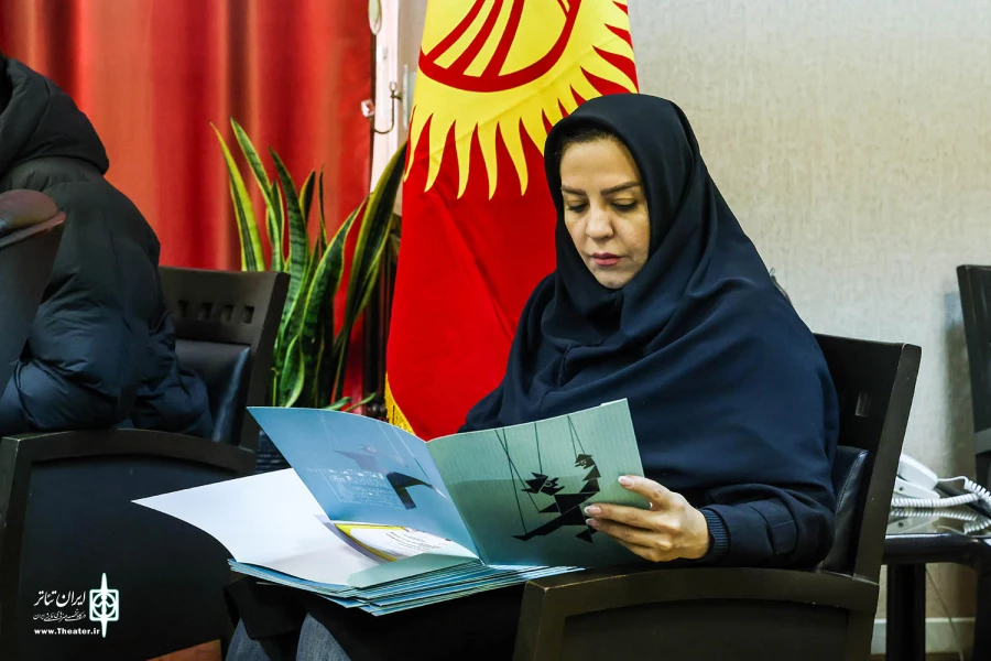 دیدار اتابک نادری با هنرمندان ازبک شرکت کننده در جشنواره عروسکی تهران-مبارک