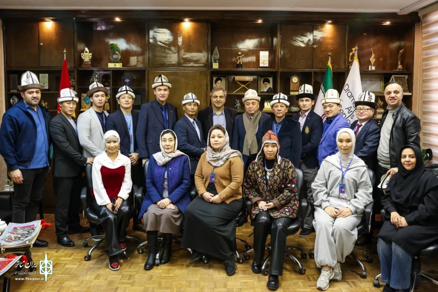 نشست صمیمی مدیران اداره‌ کل هنرهای نمایشی با هنرمندان قرقیزستانی 7