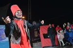 هرکی لباسی داره