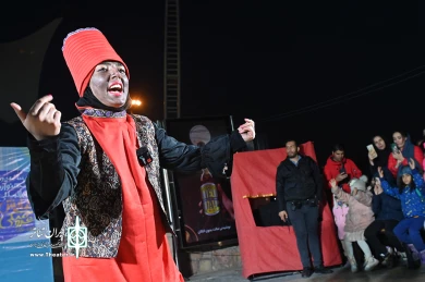 هرکی لباسی داره