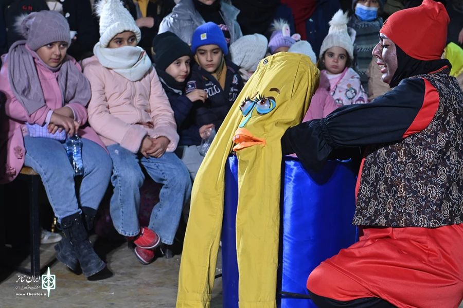 هرکی لباسی داره