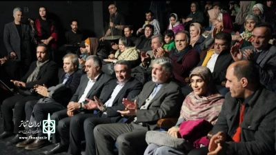 در سالن قشقایی مجموعه تئاتر شهر؛

وزیر فرهنگ و ارشاد اسلامی به تماشای «طرلان» اردبیلی ها  نشست