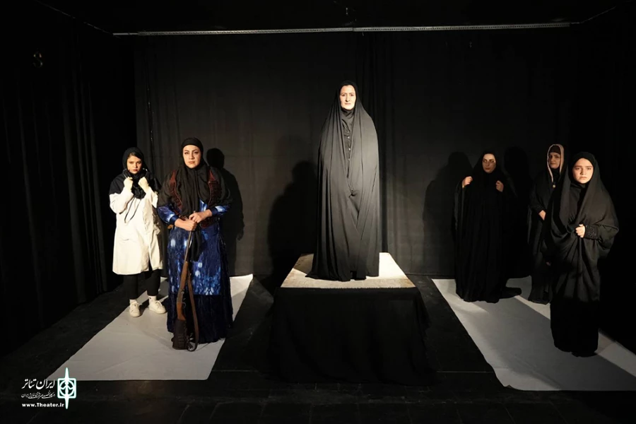 نمایش «همه مادران ما» در فارسان روی صحنه رفت 2