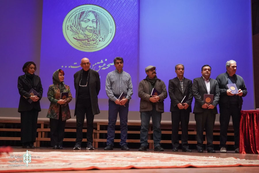 مراسم رونمایی کتاب «صحنه عشق من است» و تقدیر از ادنا زینلیان برگزار شد 2