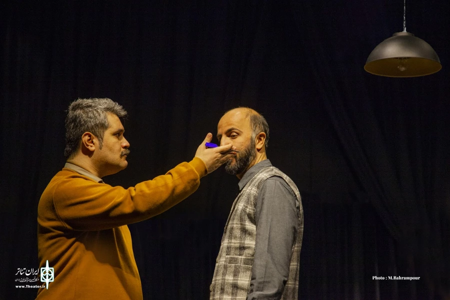 نمایش "ڕەوتی باو" به کارگردانی: مسعود راشدی در سقز اجرا شد . 2