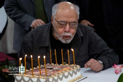 جشنواره چهل و سوم تئاتر فجر آغاز شد

برگزاری افتتاحیه‌ای همراه با تجلیل و جشن تولد