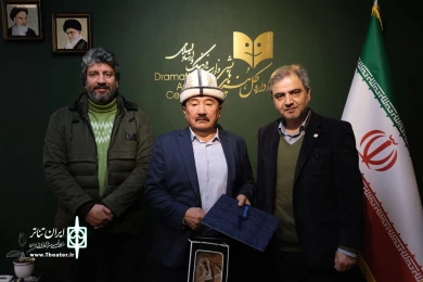 دیدار اتابک نادری و خیرالله تقیانی پور با هنرمندان قرقیزستانی شرکت کننده در جشنواره تئاتر فجر