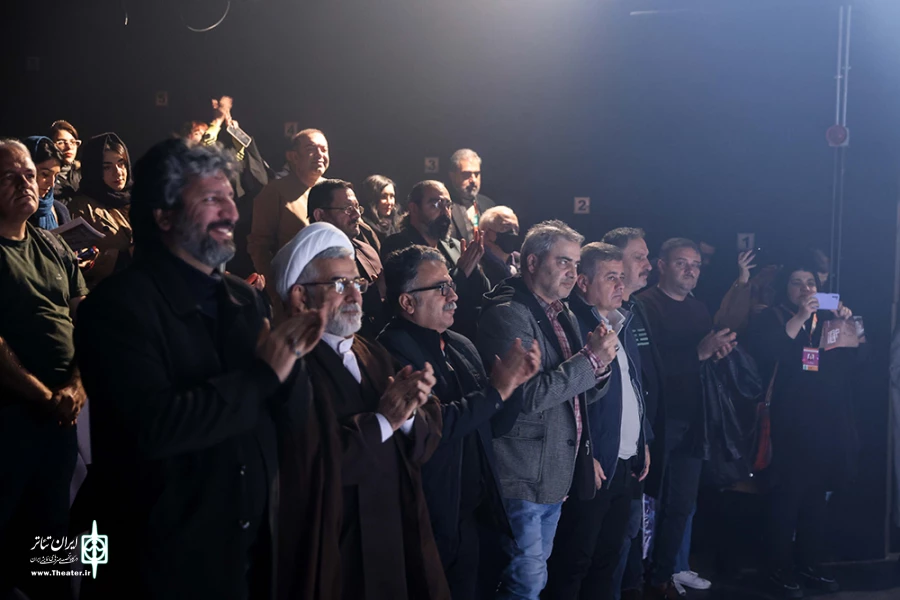 تقدیر از هنرمندان عراقی شرکت کننده در چهل و سومین جشنواره بین المللی تئاتر فجر