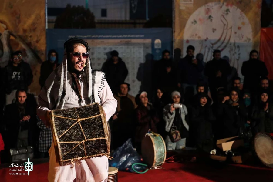 جهان با من بمیر