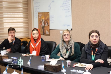 نشست  اتابک نادری با هنرمندان ارمنستان