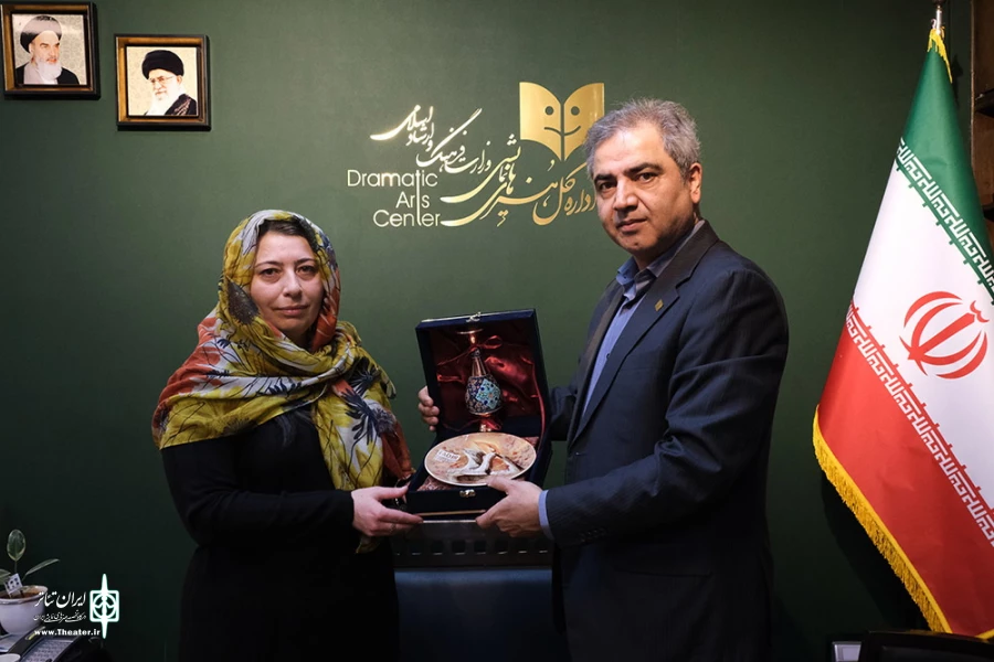 نشست  اتابک نادری با هنرمندان ارمنستان