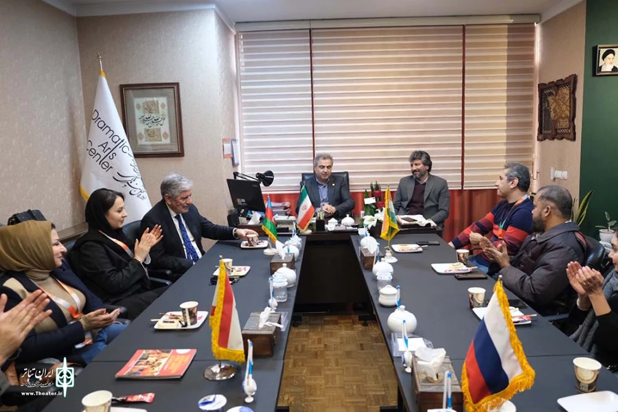 دیدار و گفت گوی اتابک نادری و خیرالله تقیانی پور با هنرمندان خارجی