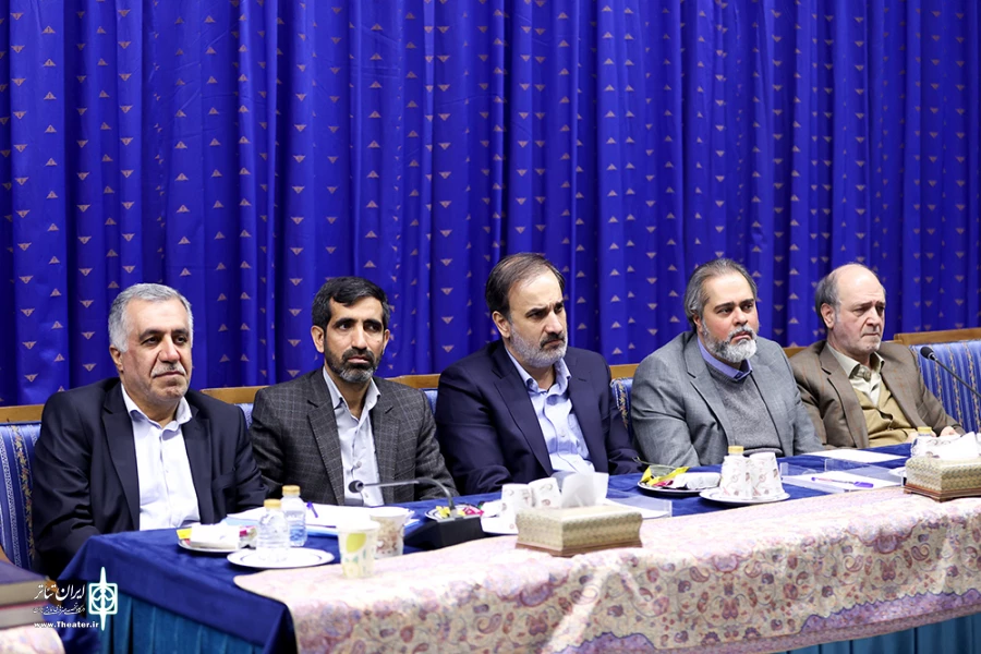 دیدار با اعضای شوراهای سیاست‌گذاری جشنواره‌های فجر با رئیس جمهور