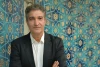 نویسنده‌ای که مخاطب را به چالش می‌کشید 2