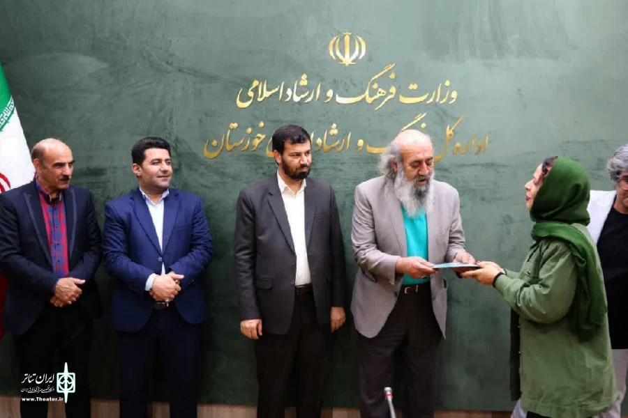 تجلیل از هنرمندان افتخارآفرین تئاتر خوزستان در جشنواره تئاتر فجر 5
