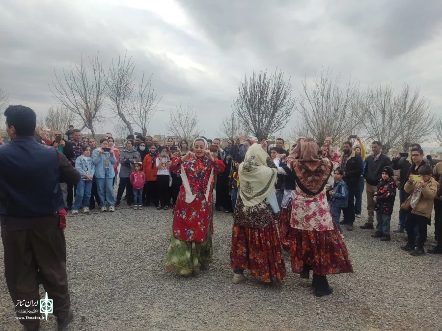 نمایش میدانی «عروس خروس» و «تکم گردانی» در گنبد سلطانیه زنجان اجرا شد 5