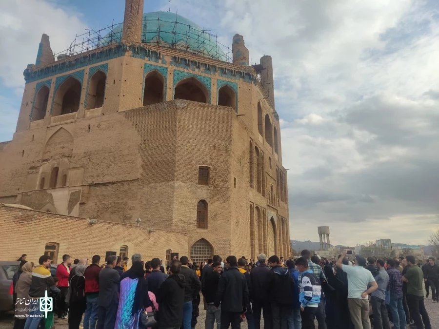 نمایش میدانی «عروس خروس» و «تکم گردانی» در گنبد سلطانیه زنجان اجرا شد 12
