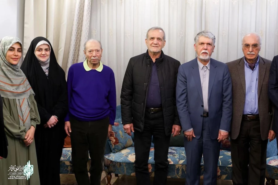 Iranian president meets Ali Nasirian on World Theater Day
