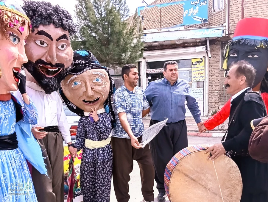 مراسم نوروز باستانی و پیشوازی از بهار بهانه‌ای برای شادی و همدلی مردم 3