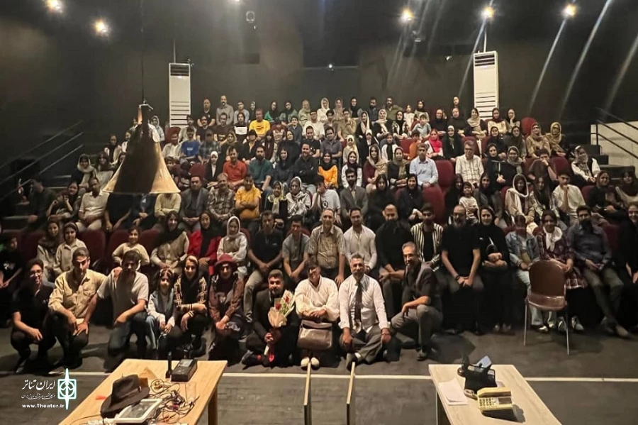 استقبال تماشاگران اجرای نمایش "اختراع هملت" را تمدید کرد 2
