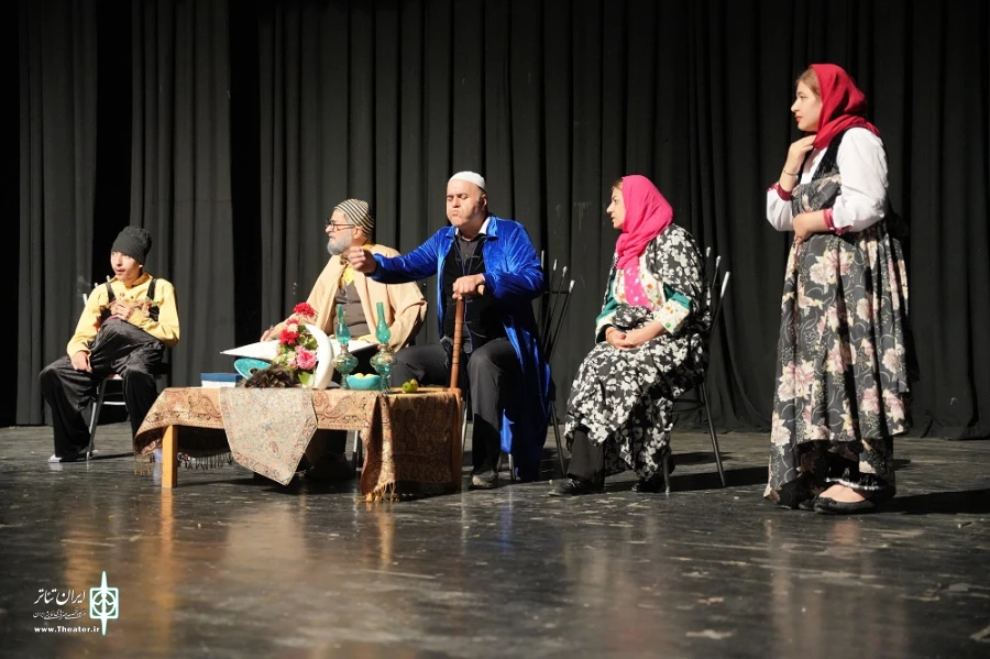 نمایش «مضحکه سیاه» در ارومیه به روی صحنه رفت  4