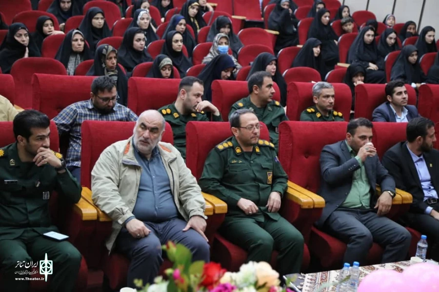 نمایش «نذر هشتم»  به نویسندگی و کارگردانی حدیثه راد در ارومیه به اجرا در آمد  9