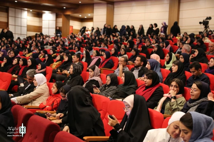 نمایش «نذر هشتم»  به نویسندگی و کارگردانی حدیثه راد در ارومیه به اجرا در آمد  10