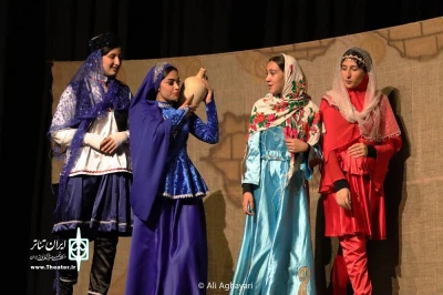 نمایش «قره پاپاق لوطوسو» به زبان ترکی در ارومیه روی صحنه رفت 